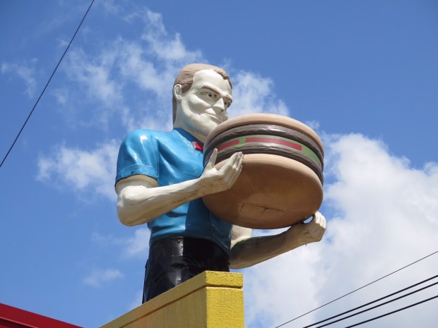 Hamburger-wielding Muffler Man